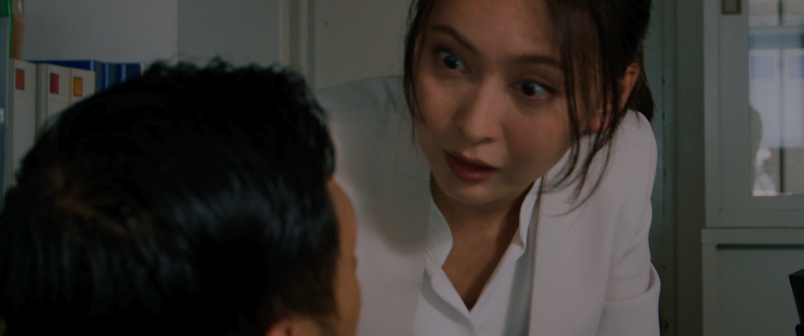 被疑者を追い込む特捜検事・如月美麗